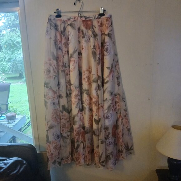 Chicwish Dresses & Skirts - Beautiful Chicwish floral flower print maxi skirt size XL-XXL